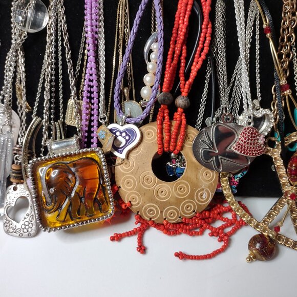 Lot Of Over 30 Pendant Necklaces - Picture 3 of 14